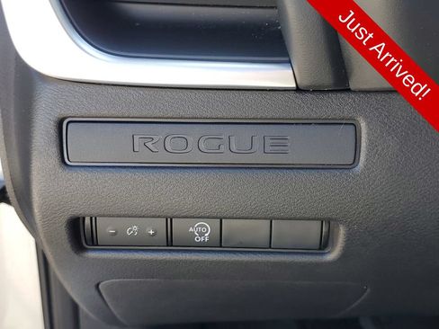 Used 2025 Nissan Rogue S AWD/4WD image 21