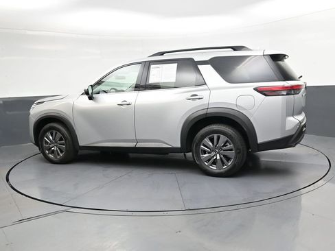 Used 2025 Nissan Pathfinder SV AWD/4WD image 6