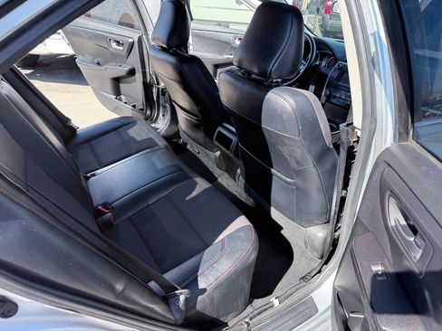 Used 2016 Toyota Camry SE image 12