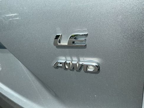 Used 2022 Toyota Corolla Cross LE AWD/4WD image 30