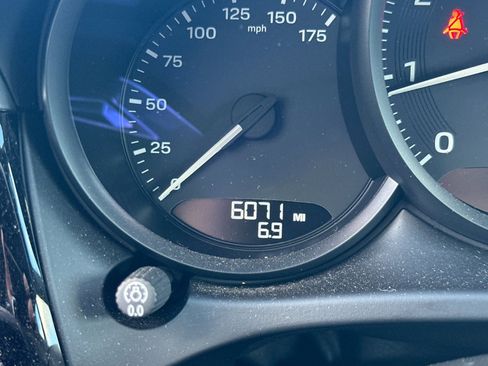 Used 2025 Porsche Macan image 25