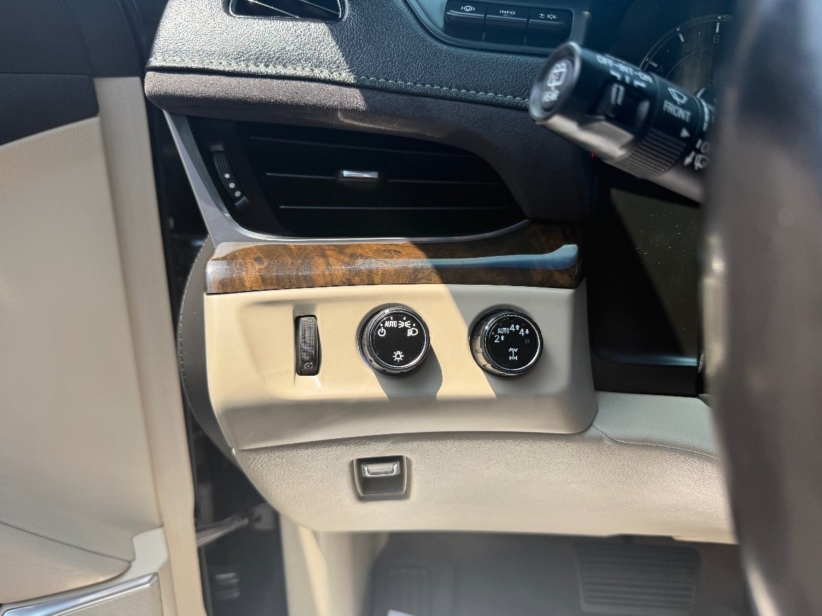 Used 2019 Cadillac Escalade Premium Luxury AWD/4WD image 24