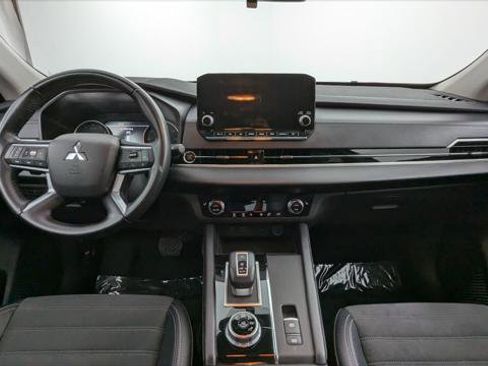 Used 2024 Mitsubishi Outlander SE image 24