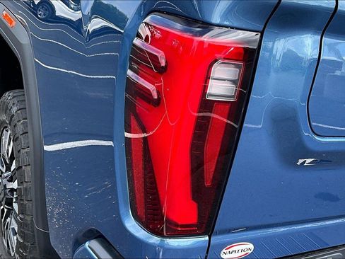 Used 2024 GMC Sierra 2500 Denali Ultimate AWD/4WD image 31