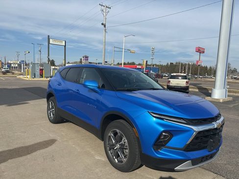 Used 2025 Chevrolet Blazer LT AWD/4WD image 6