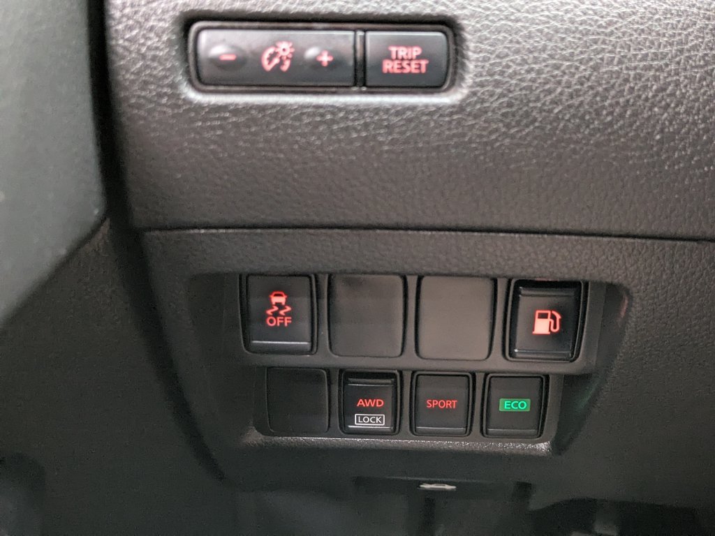 Used 2018 Nissan Rogue SV AWD/4WD image 26