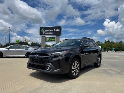 Used 2024 Subaru Outback Premium AWD/4WD image 1