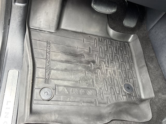 Used 2022 Lincoln Navigator L Reserve AWD/4WD image 28