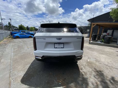 Certified 2025 Cadillac Escalade IQ Luxury 2 AWD/4WD image 5