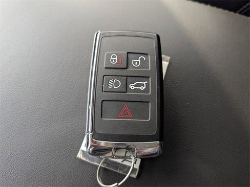 Used 2025 Land Rover Range Rover Sport image 22