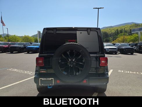 Used 2022 Jeep Wrangler Unlimited Sahara AWD/4WD image 6