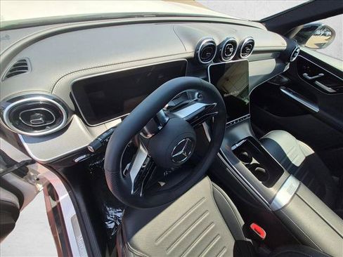 Used 2024 Mercedes-Benz GLC 300 4MATIC image 10