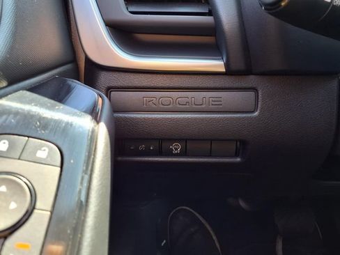 Used 2024 Nissan Rogue S AWD/4WD image 39