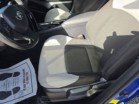 Used 2019 Toyota C-HR XLE FWD image 13