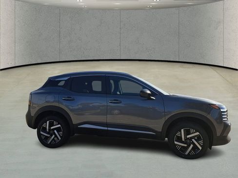 Used 2026 Nissan Kicks SV image 4