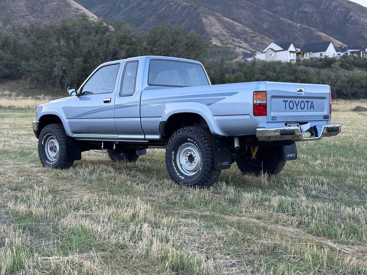 Used 1990 Toyota Pickup Deluxe AWD/4WD image 16