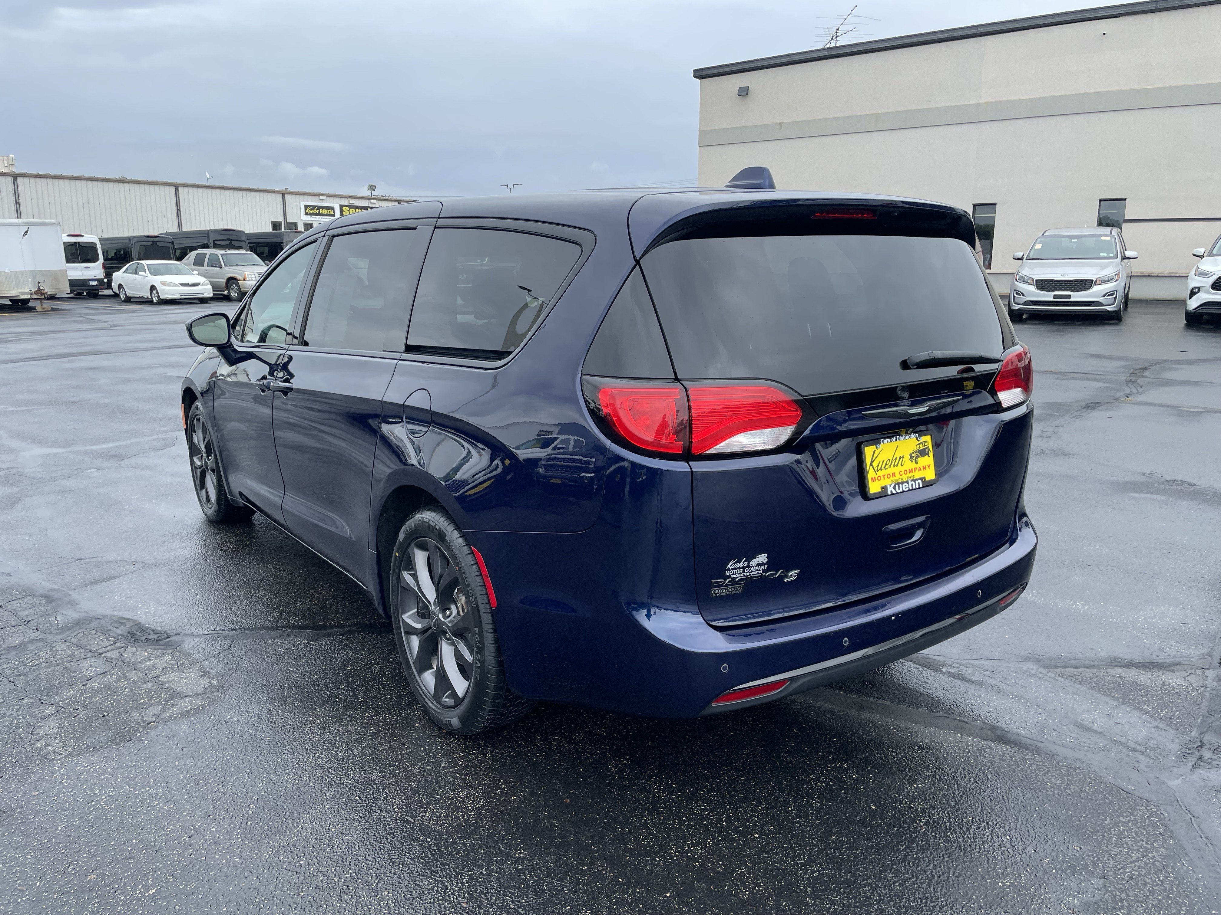 Used 2018 Chrysler Pacifica Touring Plus w/ S Appearance Package FWD image 6
