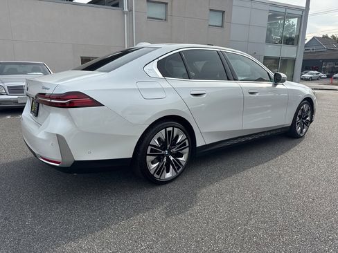 Used 2025 BMW 540i xDrive image 29