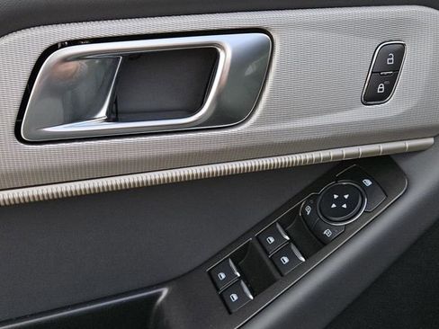 New 2025 Ford Explorer Active image 26