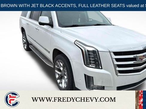Used 2017 Cadillac Escalade ESV Luxury AWD/4WD image 3