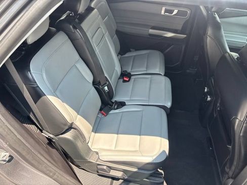 Used 2021 Ford Explorer XLT w/ Equipment Group 202A AWD/4WD image 7