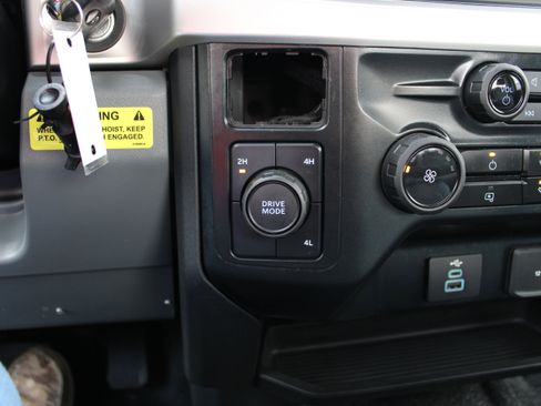 Used 2024 Ford F550 4x4 Regular Cab Super Duty image 19