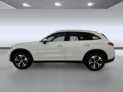 Used 2025 Mercedes-Benz GLC 350e 4MATIC image 2