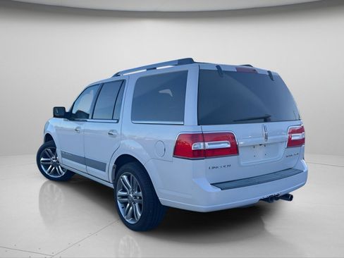 Used 2010 Lincoln Navigator 4WD image 11