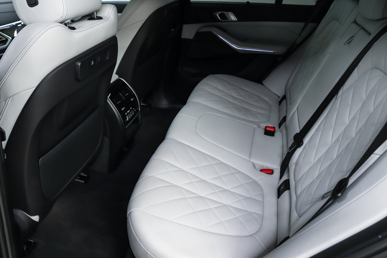 Certified 2023 BMW X5 sDrive40i w/ Executive Package RWD image 18