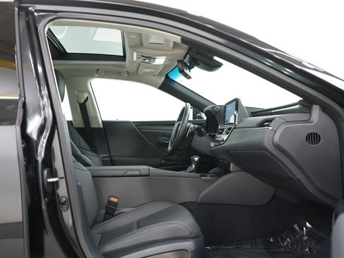 Used 2025 Lexus ES 350 w/ Premium Package FWD image 11