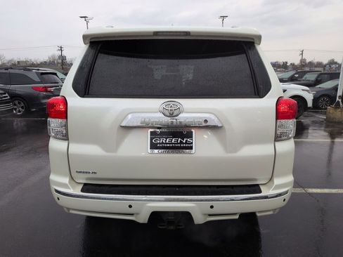 Used 2011 Toyota 4Runner SR5 w/ Convenience Pkg image 6