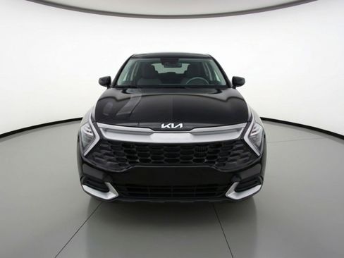 Used 2025 Kia Sportage LX image 2