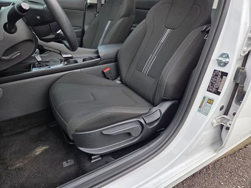 Used 2025 Hyundai Elantra SEL FWD image 6