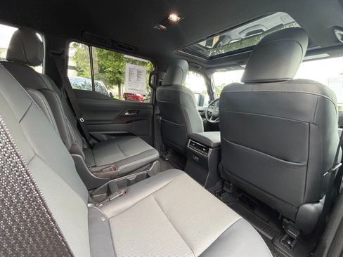 Used 2025 Lexus GX 550 w/ Accessory Package (2T) AWD/4WD image 24