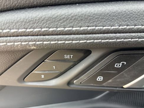 Used 2025 BMW 230i Coupe w/ Premium Package RWD image 9