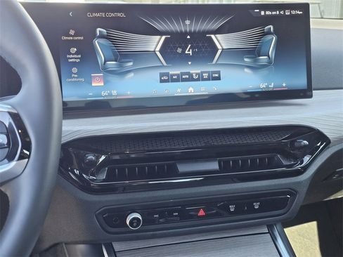 Used 2025 BMW 330i Sedan image 10