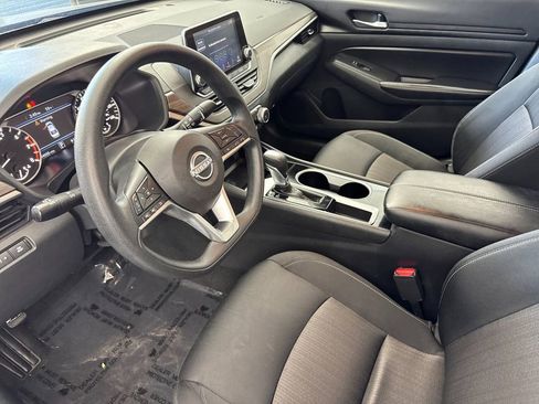 Used 2024 Nissan Altima 2.5 SV image 9
