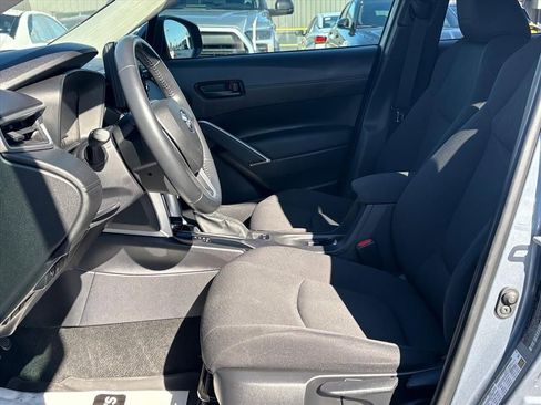 Used 2022 Toyota Corolla Cross LE w/ Moonroof Package image 11