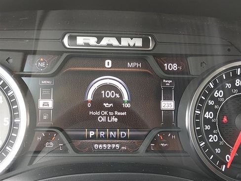Used 2024 RAM 1500 Laramie AWD/4WD image 18