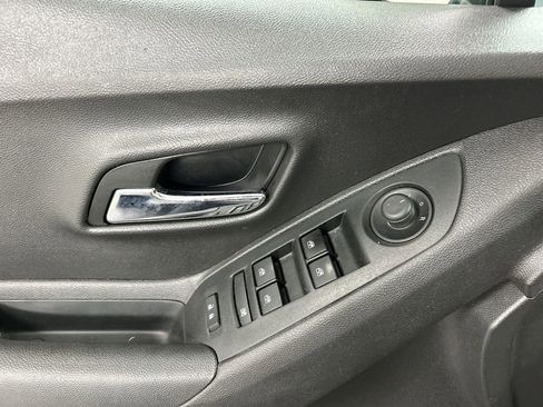 Used 2020 Chevrolet Trax LS image 11