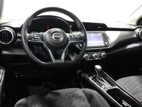 Used 2023 Nissan Kicks SV FWD image 2