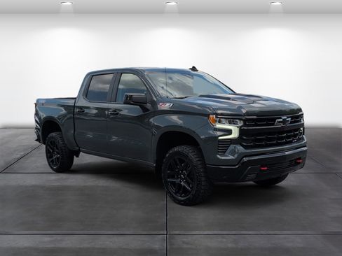 Used 2025 Chevrolet Silverado 1500 LT Trail Boss w/ Convenience Package II AWD/4WD image 2