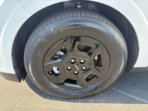 Used 2026 Kia Carnival FWD image 33