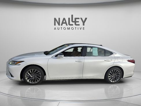 Used 2024 Lexus ES 350 w/ Luxury Package image 2