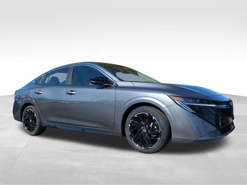 New 2026 Nissan Sentra SR w/ Floor Mat Package FWD image 9