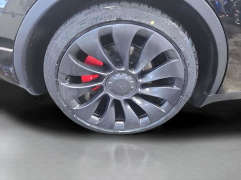 Used 2024 Tesla Model Y Performance AWD/4WD image 17