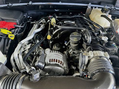 Used 2023 Jeep Gladiator Sport AWD/4WD image 27