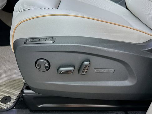 New 2025 Volkswagen ID. Buzz Pro S Plus image 9