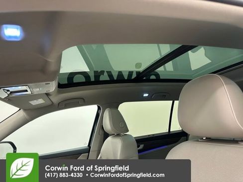 Used 2024 Volkswagen Atlas SEL Premium R-Line image 23