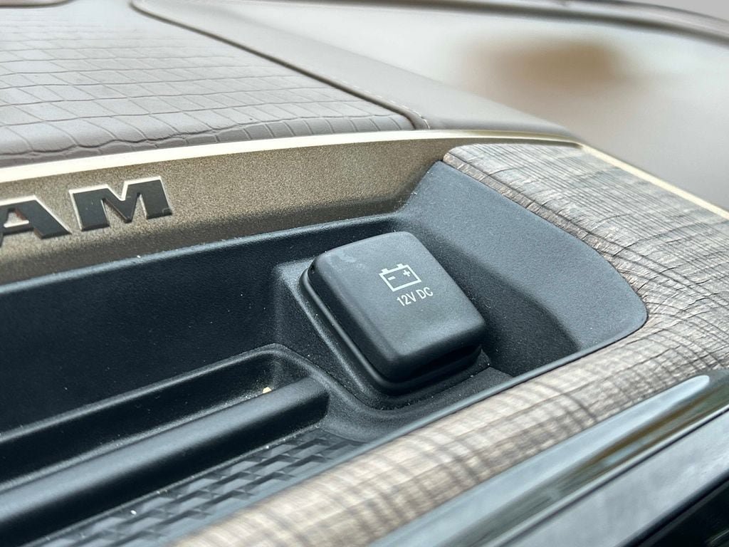 Used 2022 RAM 2500 Limited AWD/4WD image 36